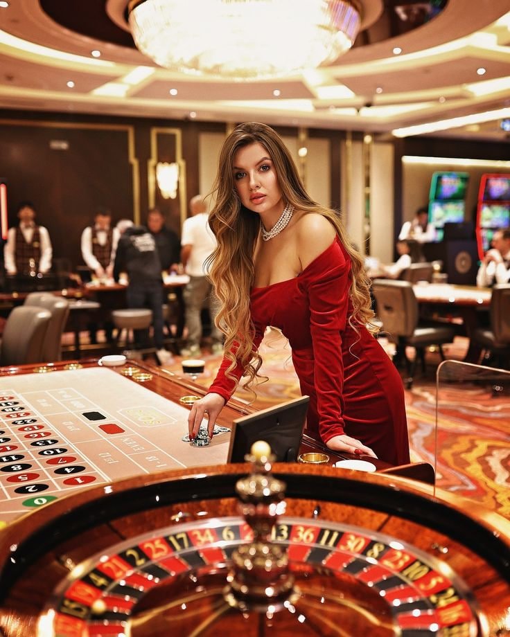 ratu303 slot Texas Hold'em Bonus live dealer table with cards revealed and pot chips visible